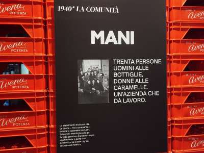 ...e didascalie che raccontano l�epopea dell�attivit�